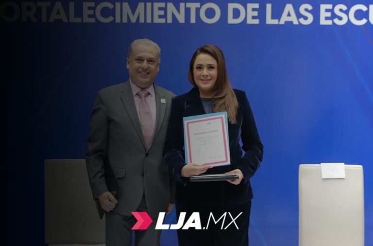 Teresa Jiménez encabezó la entrega de 50 mdp del Programa de Apoyo a la Gestión Escolar (PROAGE)