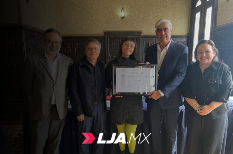 Entregan a Sara Pinedo el Premio Obra de Teatro para Niñas, Niños y Jóvenes Perla Szuchmacher 2025