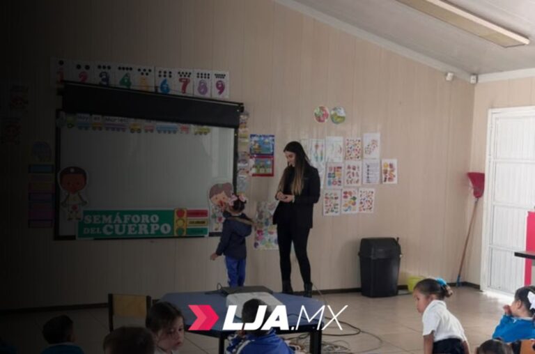 Niñas y niños juegan por un mundo sin violencia