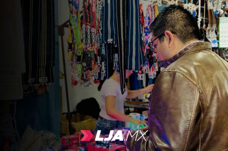 Invita Gobierno Municipal de Jesús María a fortalecer el comercio local con compras navideñas