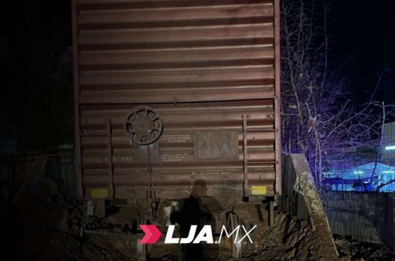 Cuerpos de emergencia atienden incidente con vagón de tren en Nogales
