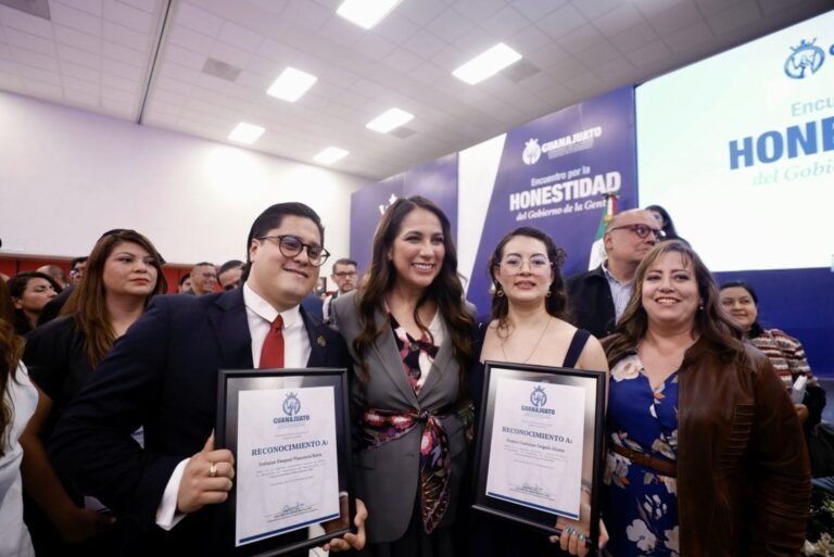 Gobierno de Guanajuato reconoce a quienes sirven con integridad