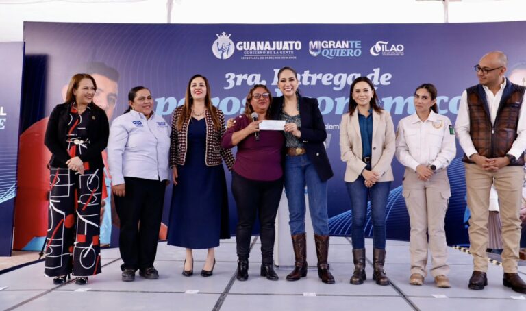 Entrega Gobernadora Libia Dennise Apoyos Económicos para Personas Migrantes de Guanajuato