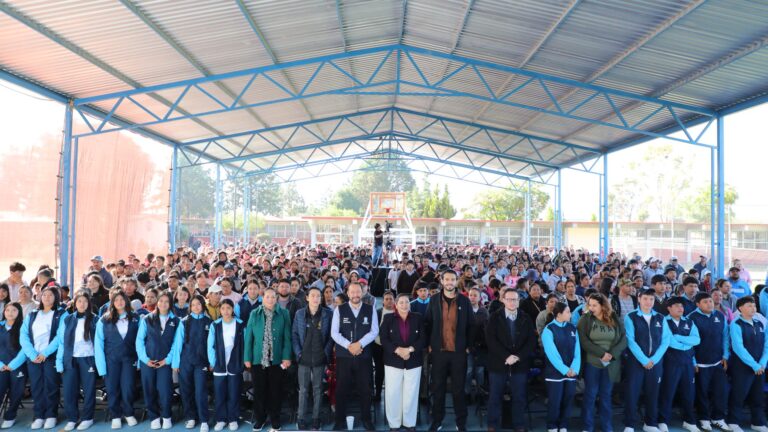 Llegan a San Miguel de Allende, Guanajuato; uniformes escolares para estudiantes de secundaria