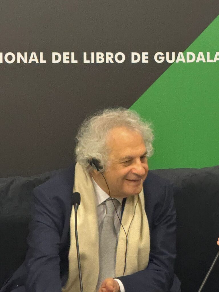 “Mis propios libros son mi historia”: Amin Maalouf cautiva a la FIL con su legado literario