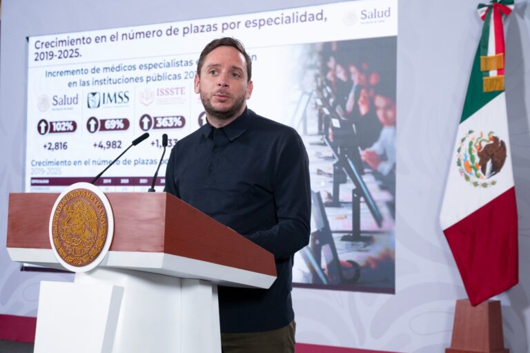 México acelera la formación de especialistas: crecimiento histórico del 130% fortalece la salud pública