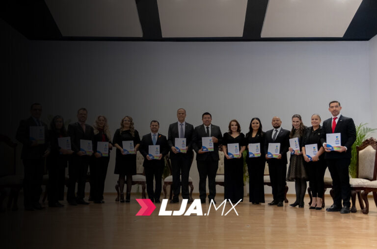 César Medina entrega su Primer Informe de Gobierno en sesión solemne de cabildo