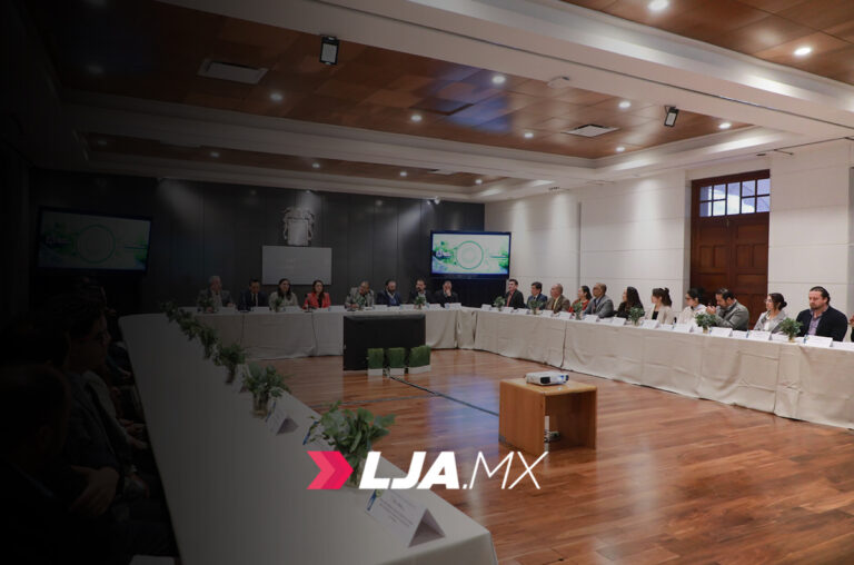 La gobernadora de Aguascalientes Teresa Jiménez reconoce a empresas comprometidas con el cuidado del medio ambiente