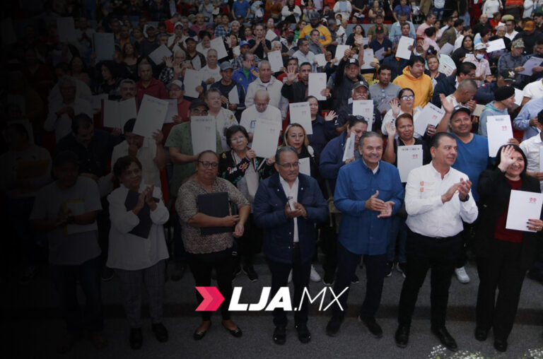 Infonavit entrega viviendas del bienestar a familias de Nuevo León