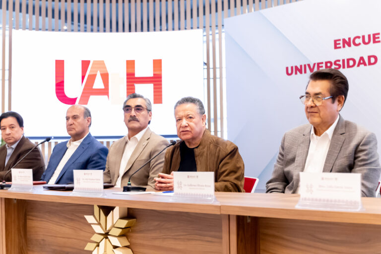 Julio Menchaca reconoce labor académica de la UAEH y llama a fortalecer la educación en Hidalgo