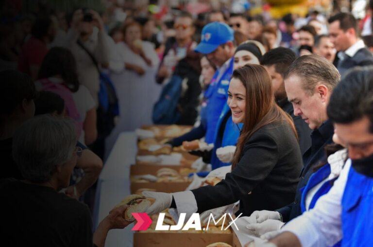 Aguascalientes celebra el Día de Reyes con la tradicional Rosca de Reyes Gigante en Plaza Patria