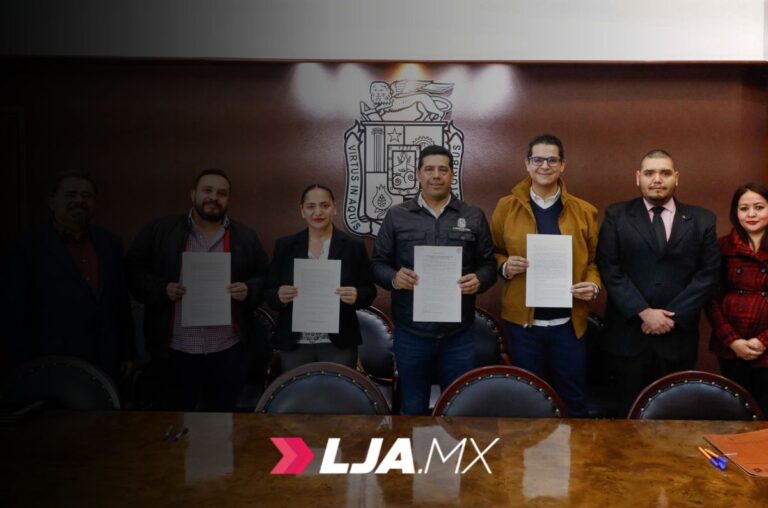 Municipio firma escrituras de predios donados al IMSS