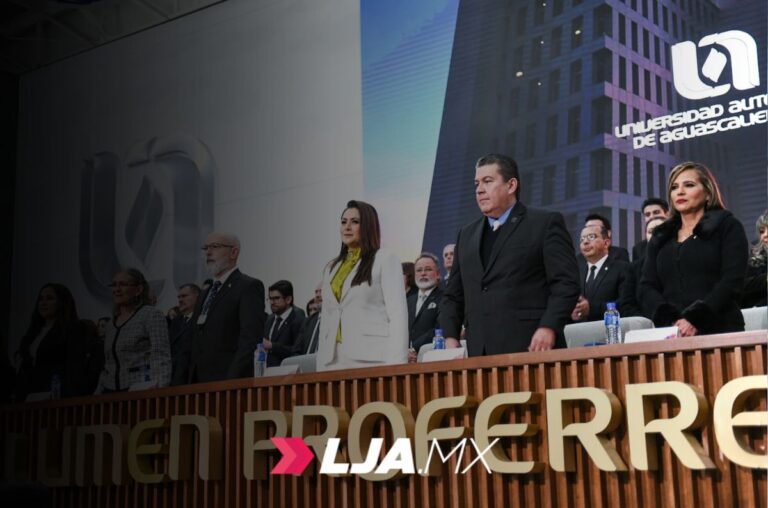 Teresa Jiménez asiste a la toma de protesta del nuevo rector de la UAA en Aguascalientes