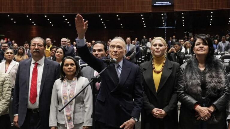 Gertz Manero rinde protesta como Embajador de Reino Unido