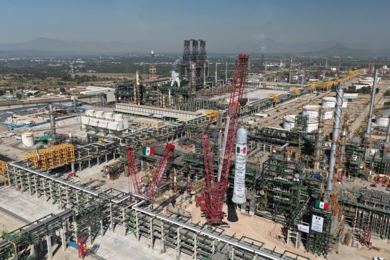 Recuperó México capacidad para producir sus propios combustibles; Pemex ya abastece el 60% del mercado nacional