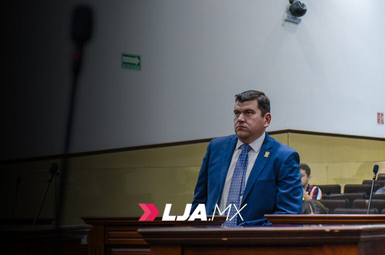 Diputado Adán Valdivia encabeza ranking de iniciativas y decretos