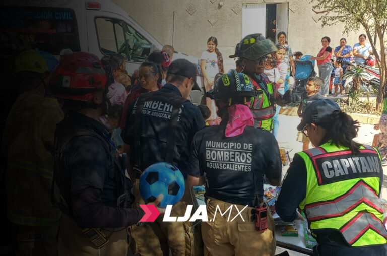 “Bomberos de Corazón” entregan a niños de comunidades de Aguascalientes