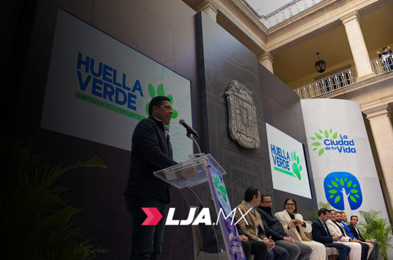 Alcalde de Aguascalientes Leonardo Montañez reconoce a empresas por la implementación de prácticas ambientales