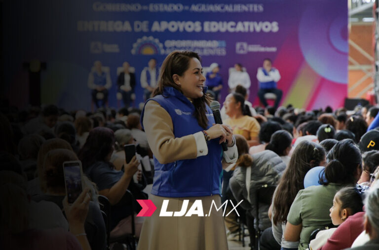 Entregan becas del programa Oportunidades en Aguascalientes