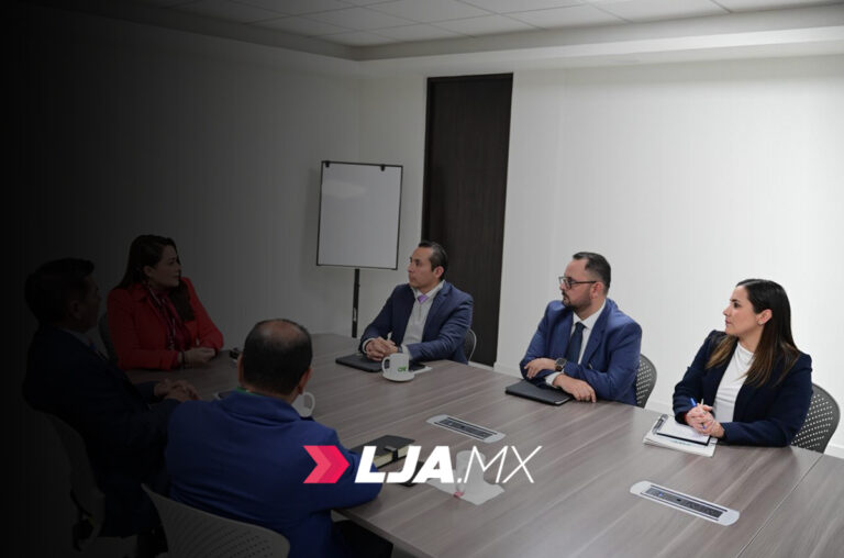 La gobernadora de Aguascalientes Teresa Jiménez se reúne con el gerente divisional de Distribución Bajío de la CFE, Gilberto Cuautle Rosales