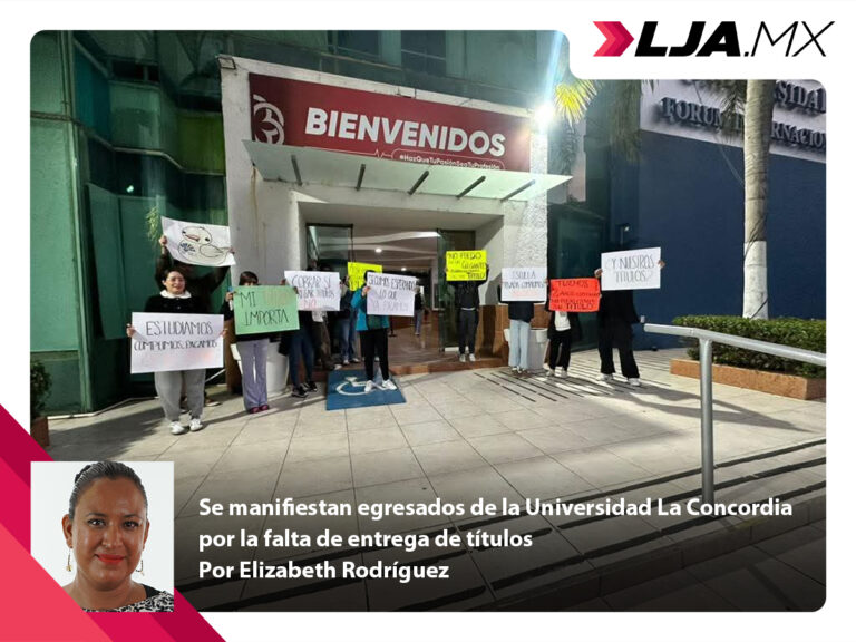 Se manifiestan egresados de la Universidad La Concordia por la falta de entrega de títulos