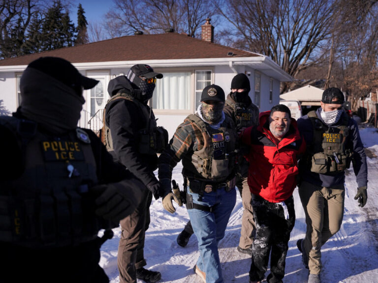 Gobierno de Trump retira agentes de Minneapolis pero mantiene política migratoria firme