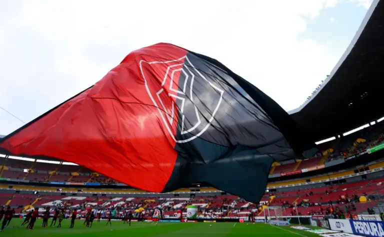 El SAT Retrasa la venta del Atlas FC: Detalles de la investigación fiscal a Grupo Orlegi y Ricardo Salinas Pliego