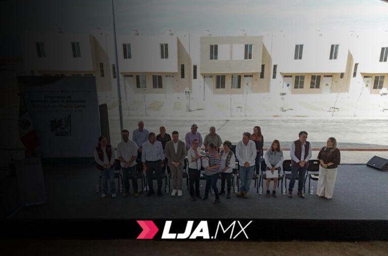 Infonavit entrega viviendas del bienestar en Nuevo León