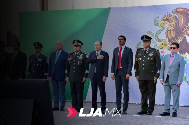 Rinden Durazo y Sheinbaum homenaje al lábaro patrio con toma de protesta a escoltas en Sonora
