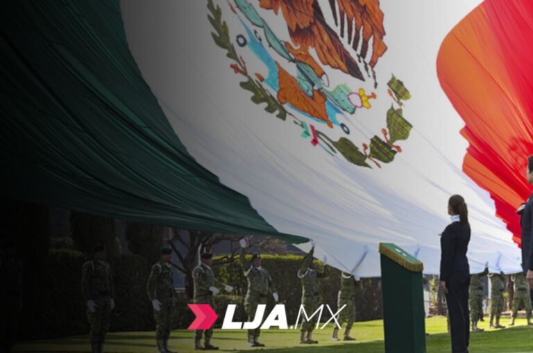 Claudia Sheinbaum encabeza la ceremonia por el Día de la Bandera