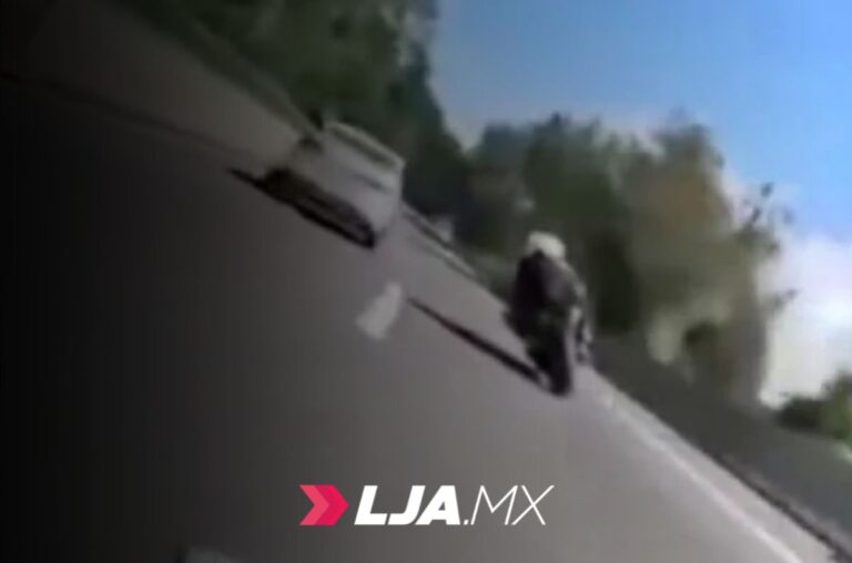 Motociclista cae tras chocar en la autopista México–Cuernavaca