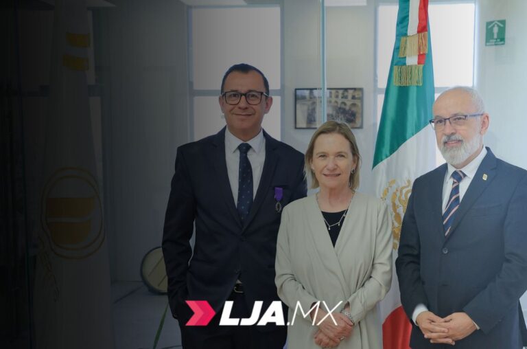 Académico de la UAA recibe Palmas Académicas