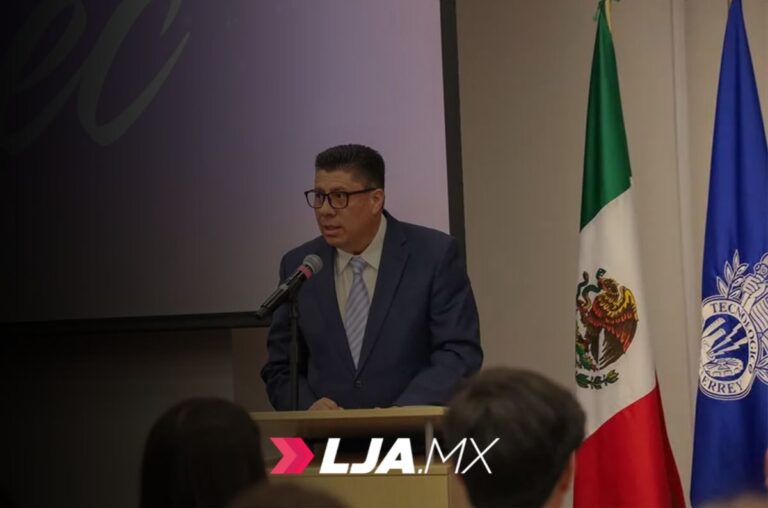 Egresado recibe Premio al Mérito EXATEC en Tec Ags