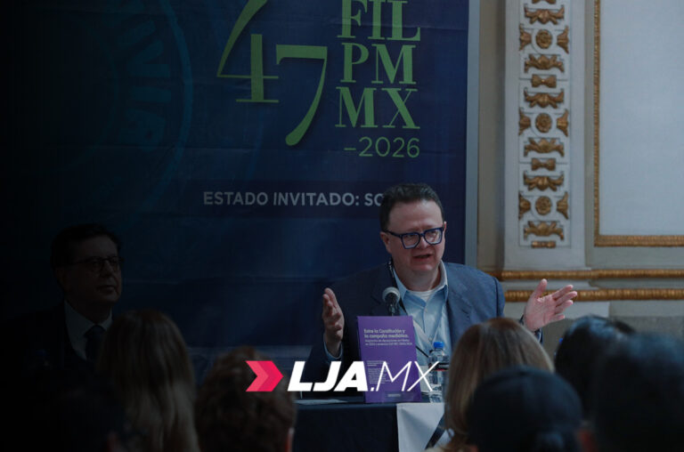 Presentan el libro Entre la Constitución y la campaña mediática