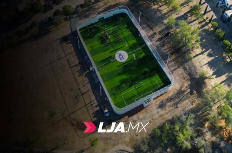 Entregan nueva cancha de pasto sintético en Cañada Honda en Aguascalientes