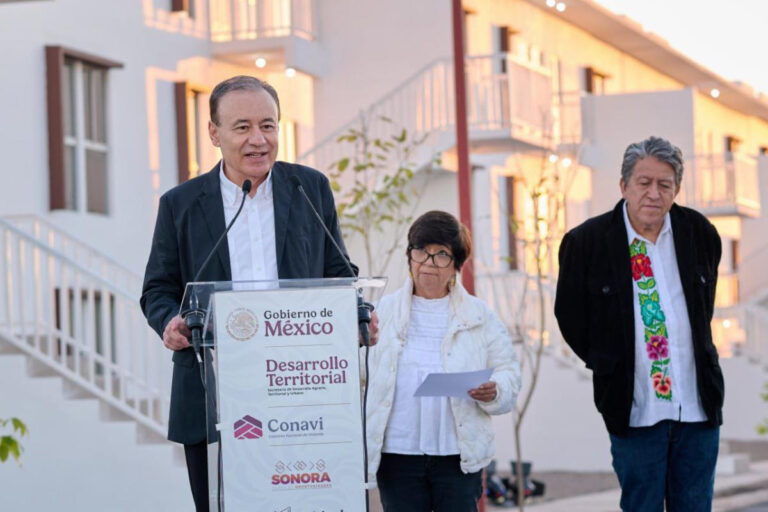 Durazo y Sheinbaum entregan primeras casas del Bienestar en Sonora