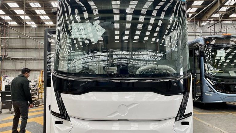 Supervisa Gobierno de Jalisco fabricación de las 41 unidades eléctricas para Línea 5 Macro Aeropuerto