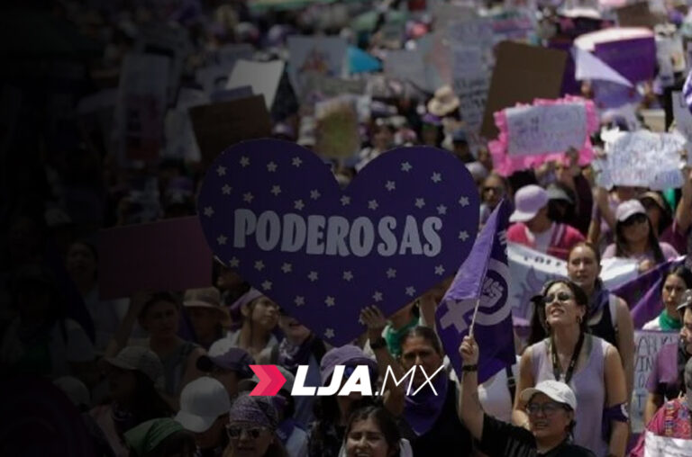 “¡Este día no es de fiesta, es de marcha y de protesta!”: miles se manifiestan en CDMX por el 8M