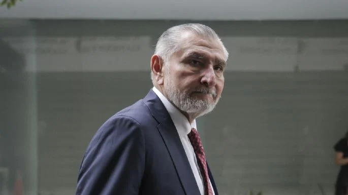 La Barredora: Adán Augusto López huye al ser cuestionado sobre el socio del “Comandante H”. Video